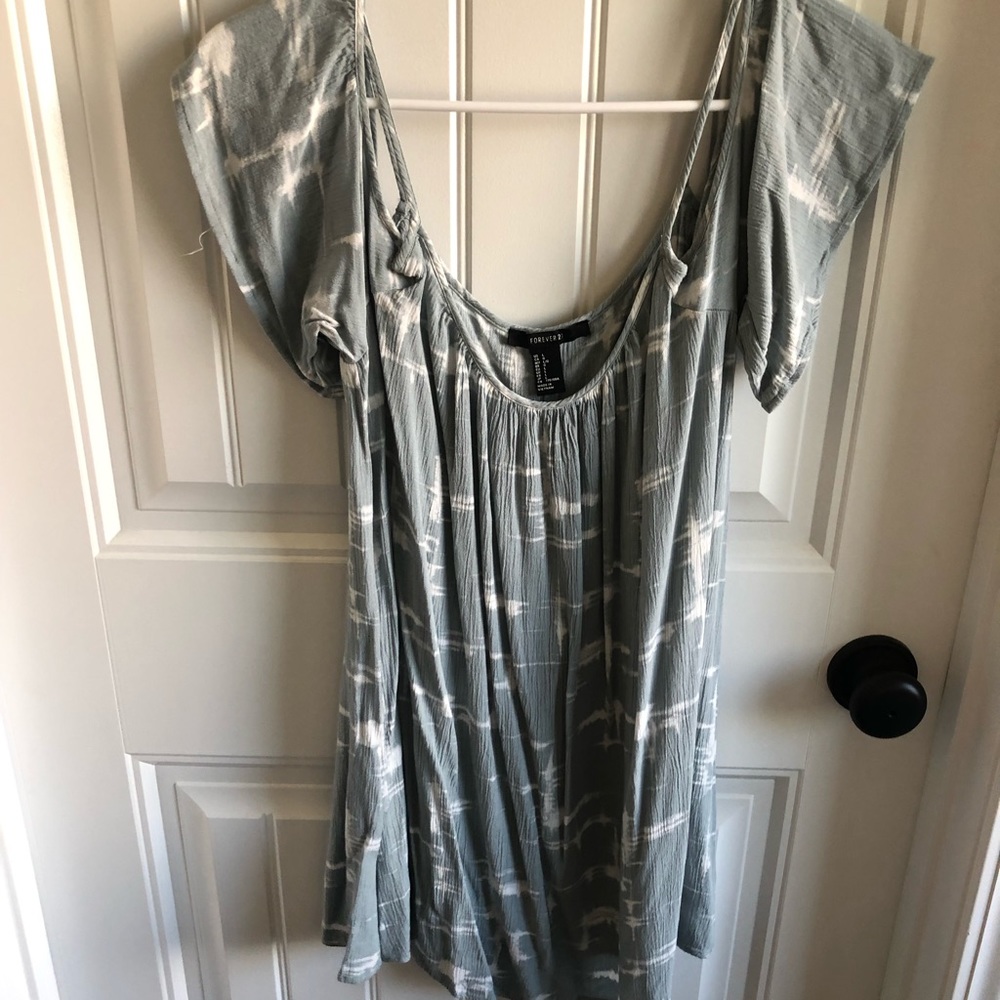 NWOT FOREVER 21 Mint/White open shoulder Top